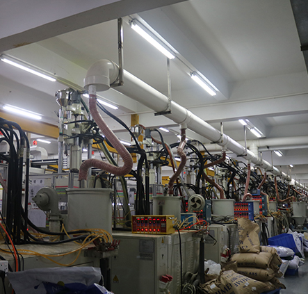 單滑板注塑機 單滑板注塑機