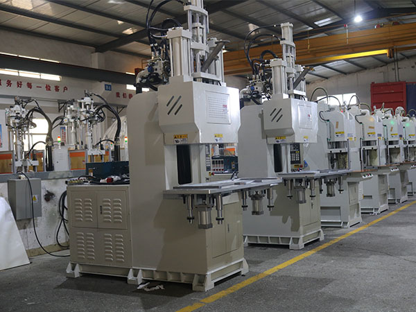 立式注塑機(jī) 立式注塑機(jī)